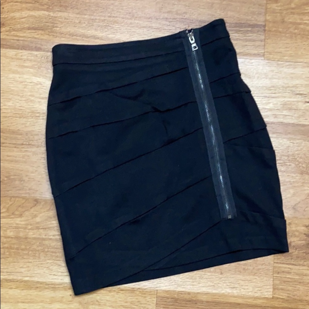 DONATING 7/12 - Cynthia Steffe Skirt